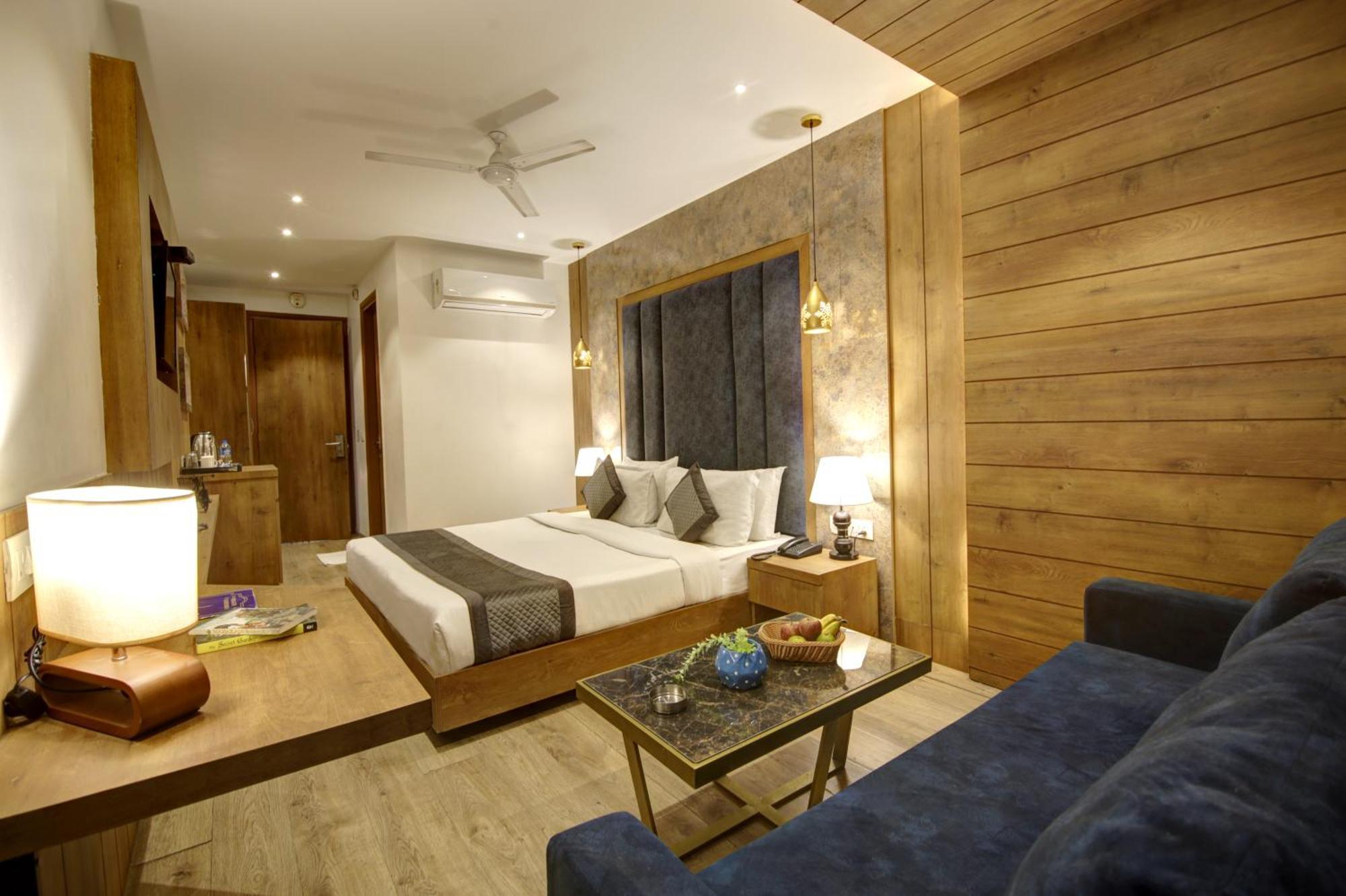 Town Pallace Patel Nagar New Hotel